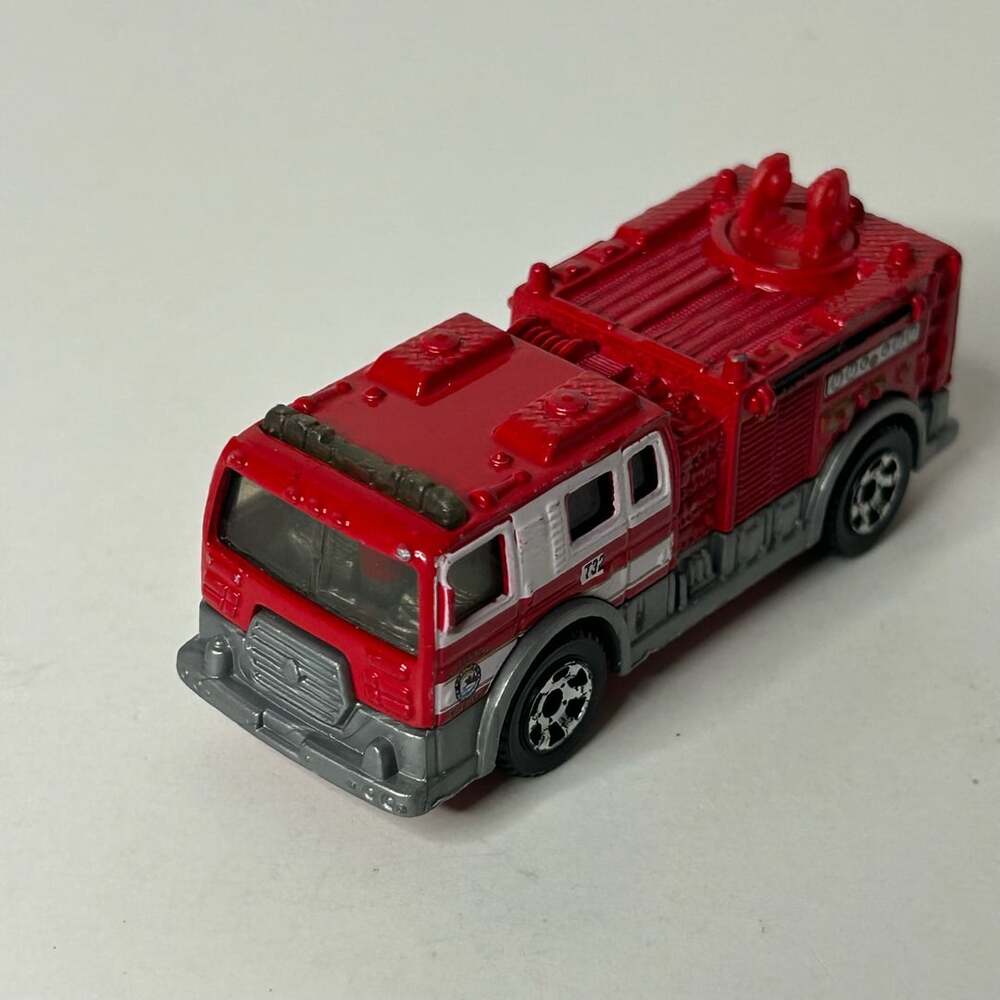 Matchbox Fire Ladder Truck MB660 Red Diecast Toy Vehicle